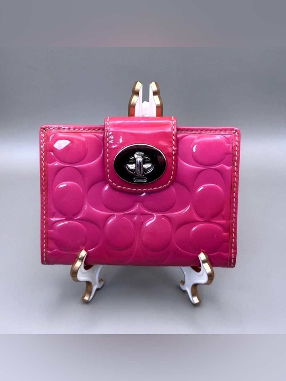Coach Y2K Pink Patent Leather Signature C Embossed Silver Turnlock Medium Wallet - Picture 1 of 14